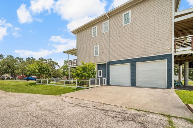 814 Hall Avenue, Seabrook, TX 77586