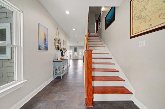 814 Hall Avenue, Seabrook, TX 77586