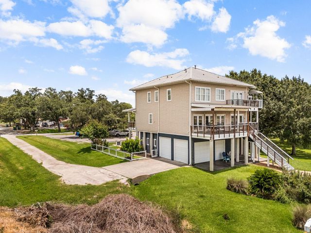 814 Hall Avenue, Seabrook, TX 77586