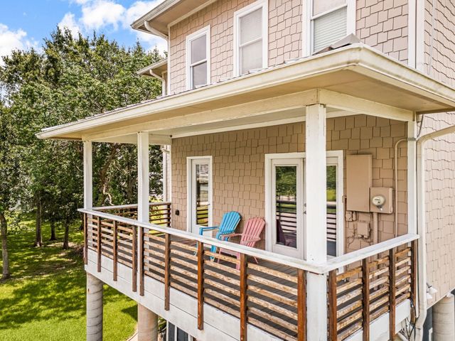 814 Hall Avenue, Seabrook, TX 77586