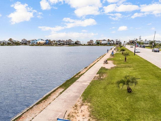 814 Hall Avenue, Seabrook, TX 77586