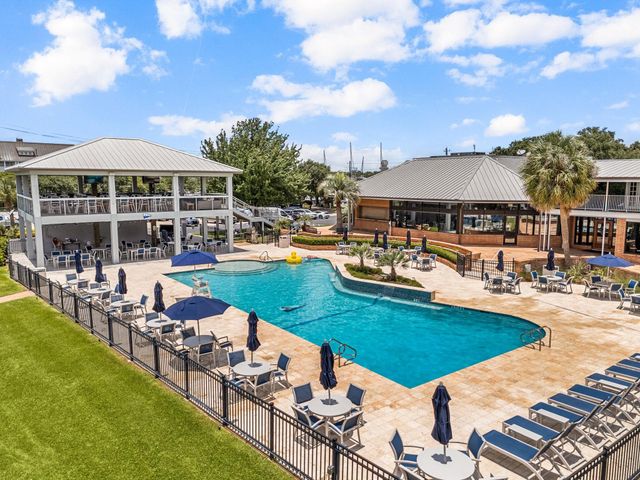 814 Hall Avenue, Seabrook, TX 77586