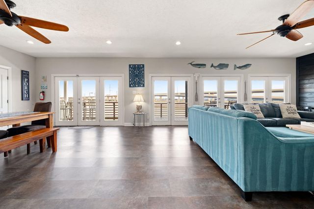 814 Hall Avenue, Seabrook, TX 77586