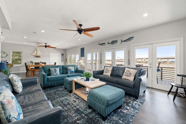 814 Hall Avenue, Seabrook, TX 77586