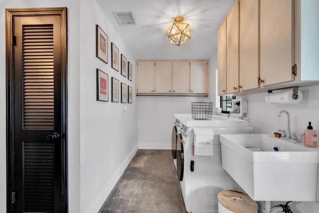 7820 LITHIA PINECREST ROAD, Lithia, FL 33547