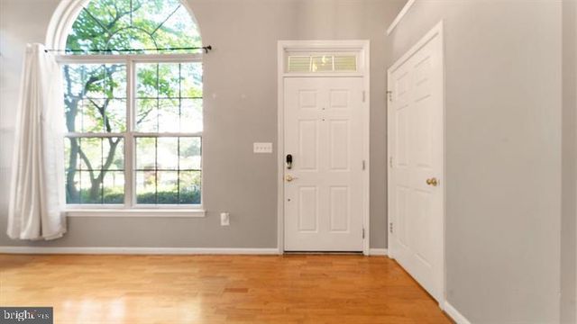 1918 CRESCENT PARK DR, Reston, VA 20190