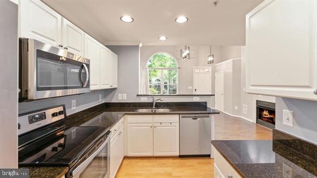 1918 CRESCENT PARK DR, Reston, VA 20190