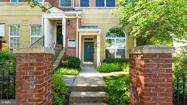 1918 CRESCENT PARK DR, Reston, VA 20190