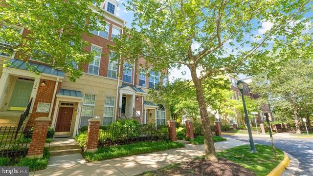 1918 CRESCENT PARK DR, Reston, VA 20190
