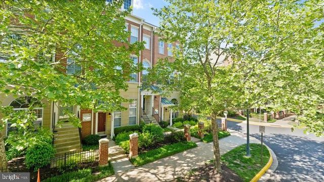1918 CRESCENT PARK DR, Reston, VA 20190