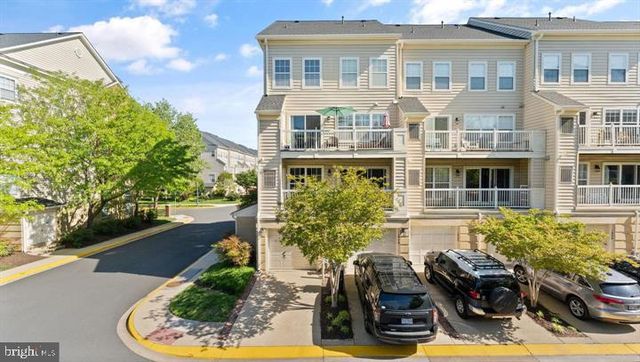 1918 CRESCENT PARK DR, Reston, VA 20190