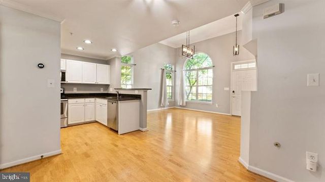 1918 CRESCENT PARK DR, Reston, VA 20190