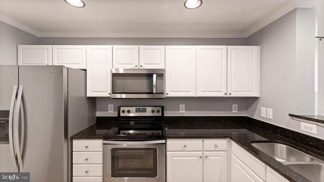 1918 CRESCENT PARK DR, Reston, VA 20190