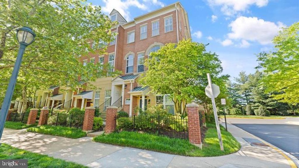1918 CRESCENT PARK DR, Reston, VA 20190