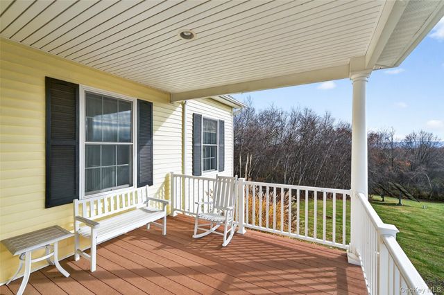 106 Fox Hill Run, Rock Tavern, NY 12575