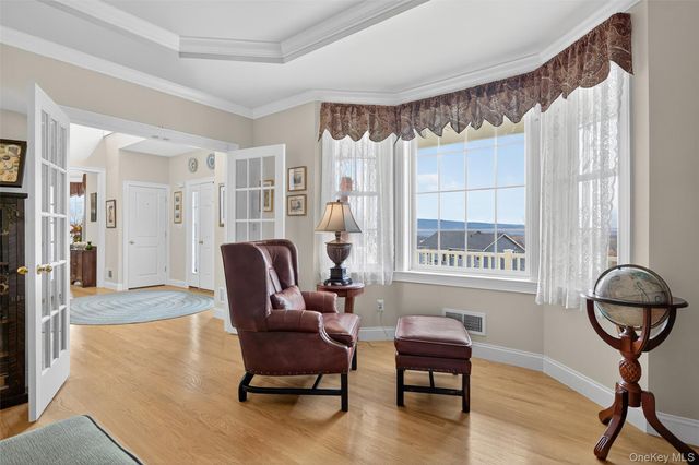 106 Fox Hill Run, Rock Tavern, NY 12575