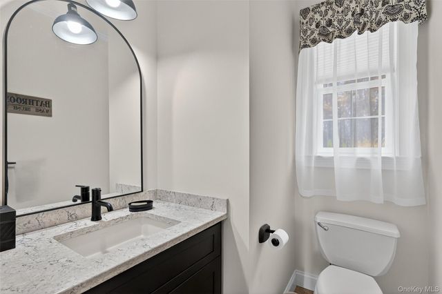 106 Fox Hill Run, Rock Tavern, NY 12575