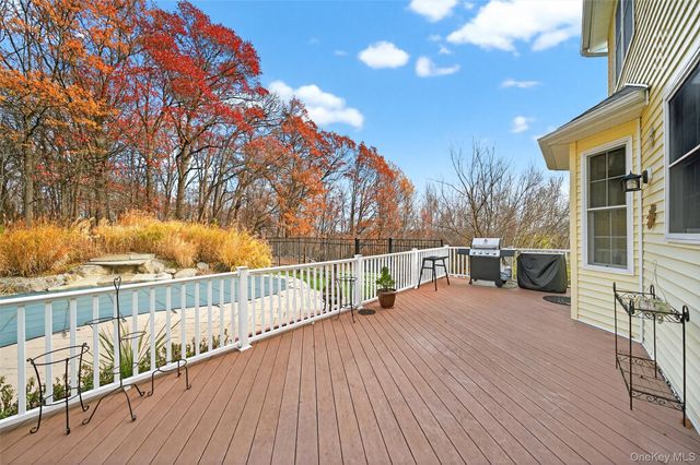 106 Fox Hill Run, Rock Tavern, NY 12575