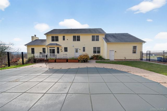 106 Fox Hill Run, Rock Tavern, NY 12575