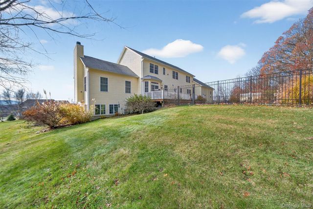 106 Fox Hill Run, Rock Tavern, NY 12575