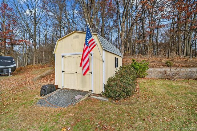 106 Fox Hill Run, Rock Tavern, NY 12575