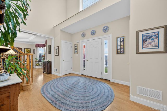 106 Fox Hill Run, Rock Tavern, NY 12575