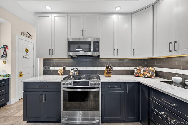 106 Fox Hill Run, Rock Tavern, NY 12575