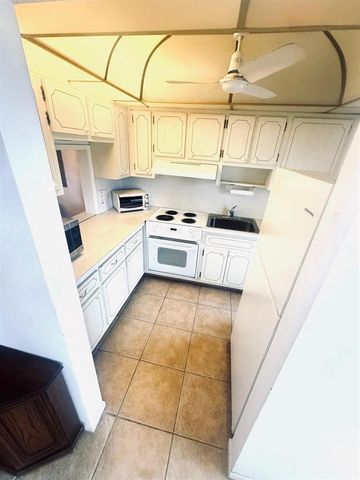 2050 NE 39th Street 209w, Lighthouse Point, FL 33064