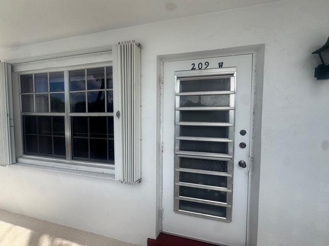 2050 NE 39th Street 209w, Lighthouse Point, FL 33064