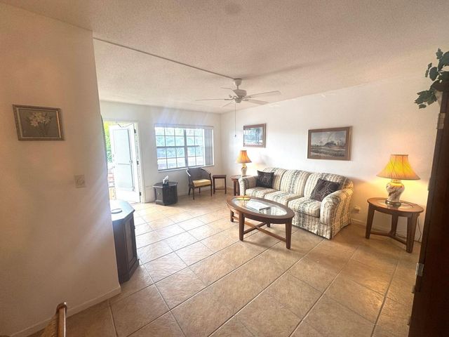2050 NE 39th Street 209w, Lighthouse Point, FL 33064
