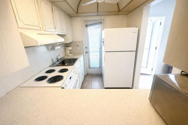 2050 NE 39th Street 209w, Lighthouse Point, FL 33064