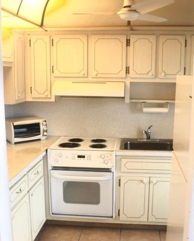 2050 NE 39th Street 209w, Lighthouse Point, FL 33064