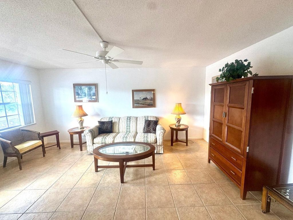 2050 NE 39th Street 209w, Lighthouse Point, FL 33064