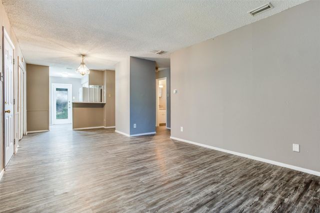 607 Thrush Ave B, Austin, TX 78753