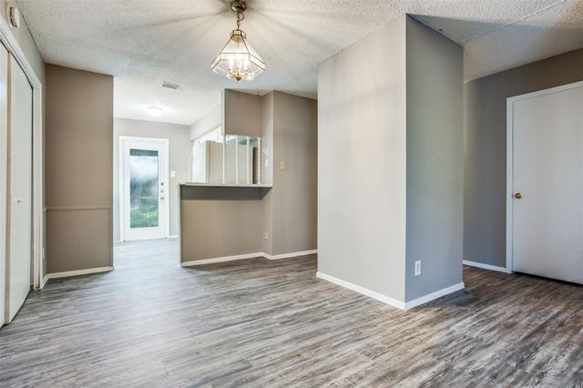 607 Thrush Ave B, Austin, TX 78753