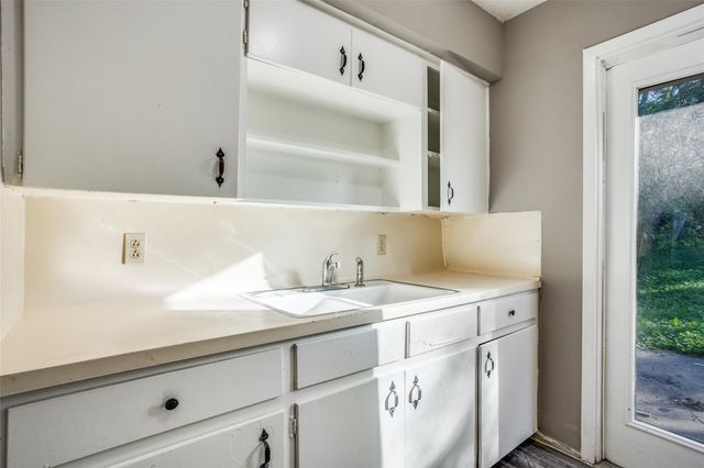 607 Thrush Ave B, Austin, TX 78753