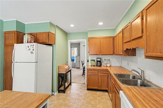 5367 Larch Court, Winston-salem, NC 27104