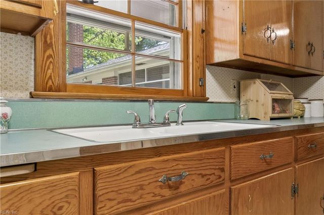 812 Poquoson AVE, Poquoson, VA 23662