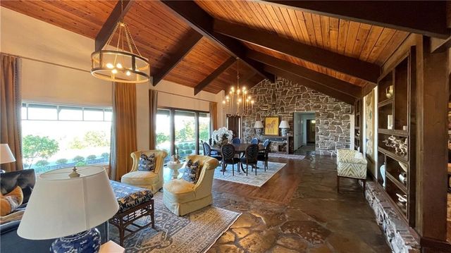 5292 N Graham Road, Springdale, AR 72762