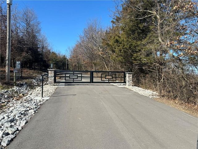 5292 N Graham Road, Springdale, AR 72762