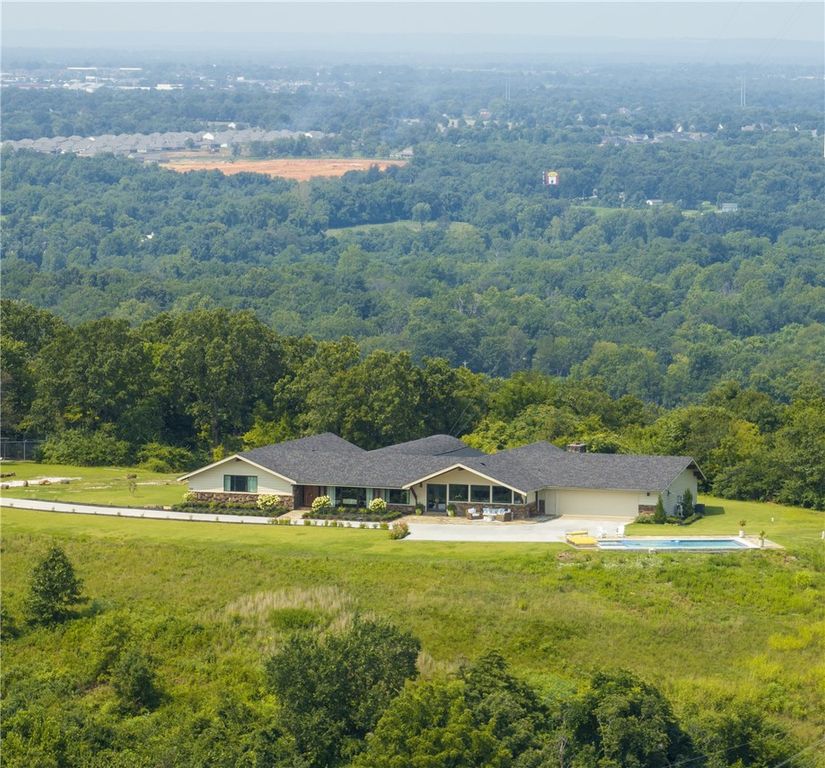 5292 N Graham Road, Springdale, AR 72762