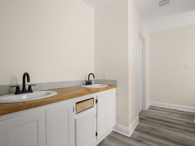 1004 S 9th. St., Leesville, LA 71446