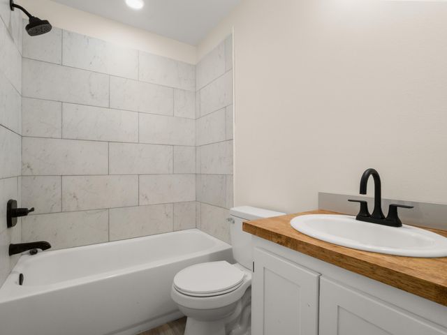 1004 S 9th. St., Leesville, LA 71446