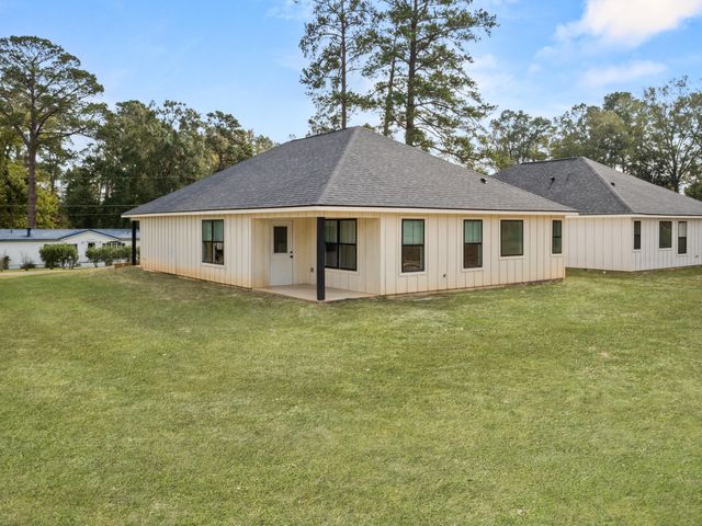 1004 S 9th. St., Leesville, LA 71446
