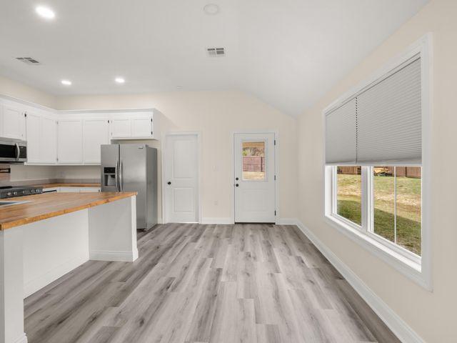 1004 S 9th. St., Leesville, LA 71446