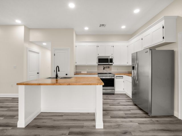 1004 S 9th. St., Leesville, LA 71446