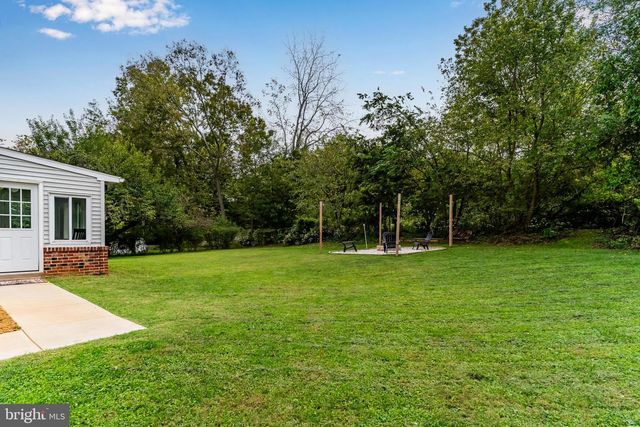 6 MYRTLEWOOD CT, Lancaster, PA 17603