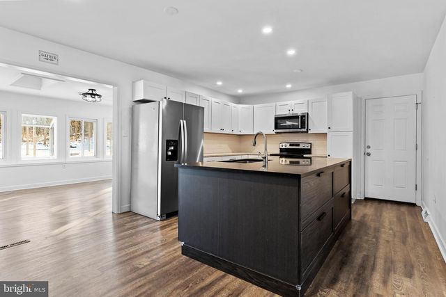 6 MYRTLEWOOD CT, Lancaster, PA 17603