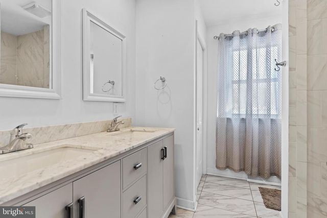 6 MYRTLEWOOD CT, Lancaster, PA 17603