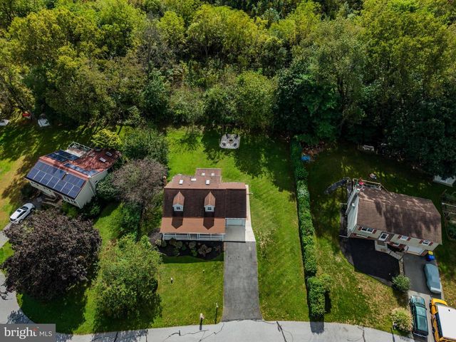 6 MYRTLEWOOD CT, Lancaster, PA 17603